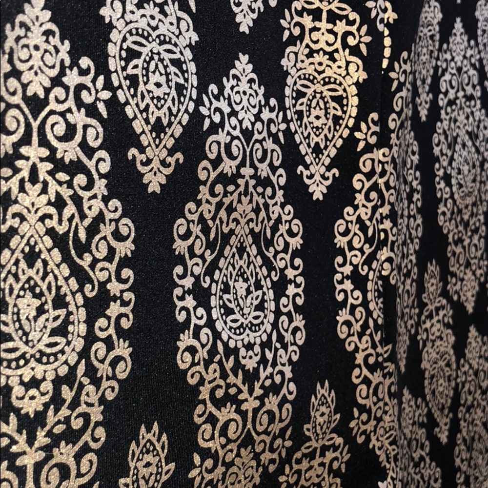 Black and gold brocade shorts - Picture 2 of 5